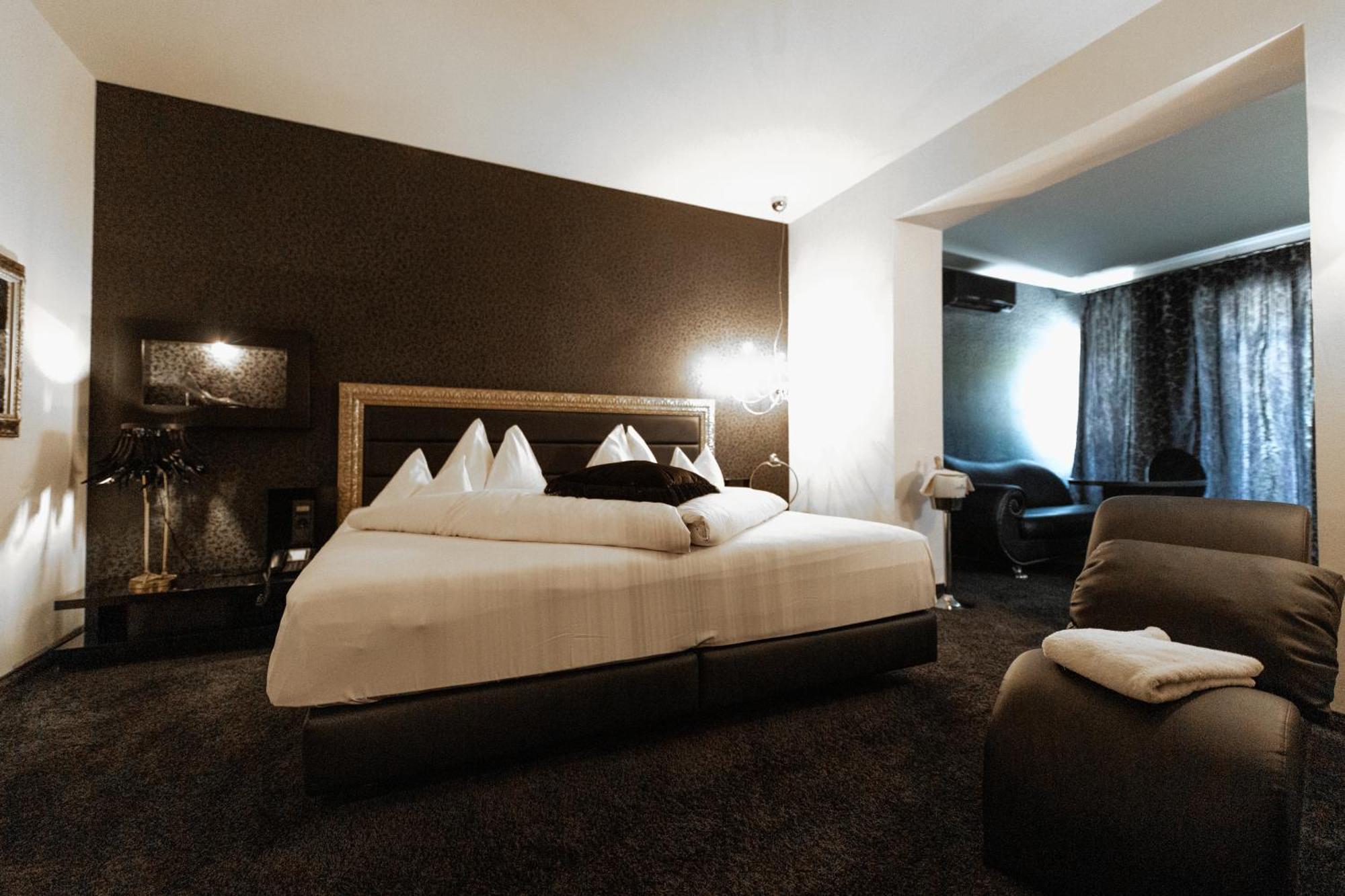 Maiers Kuschelhotel Loipersdorf Deluxe - Adults Only Loipersdorf bei Fuerstenfeld Bagian luar foto
