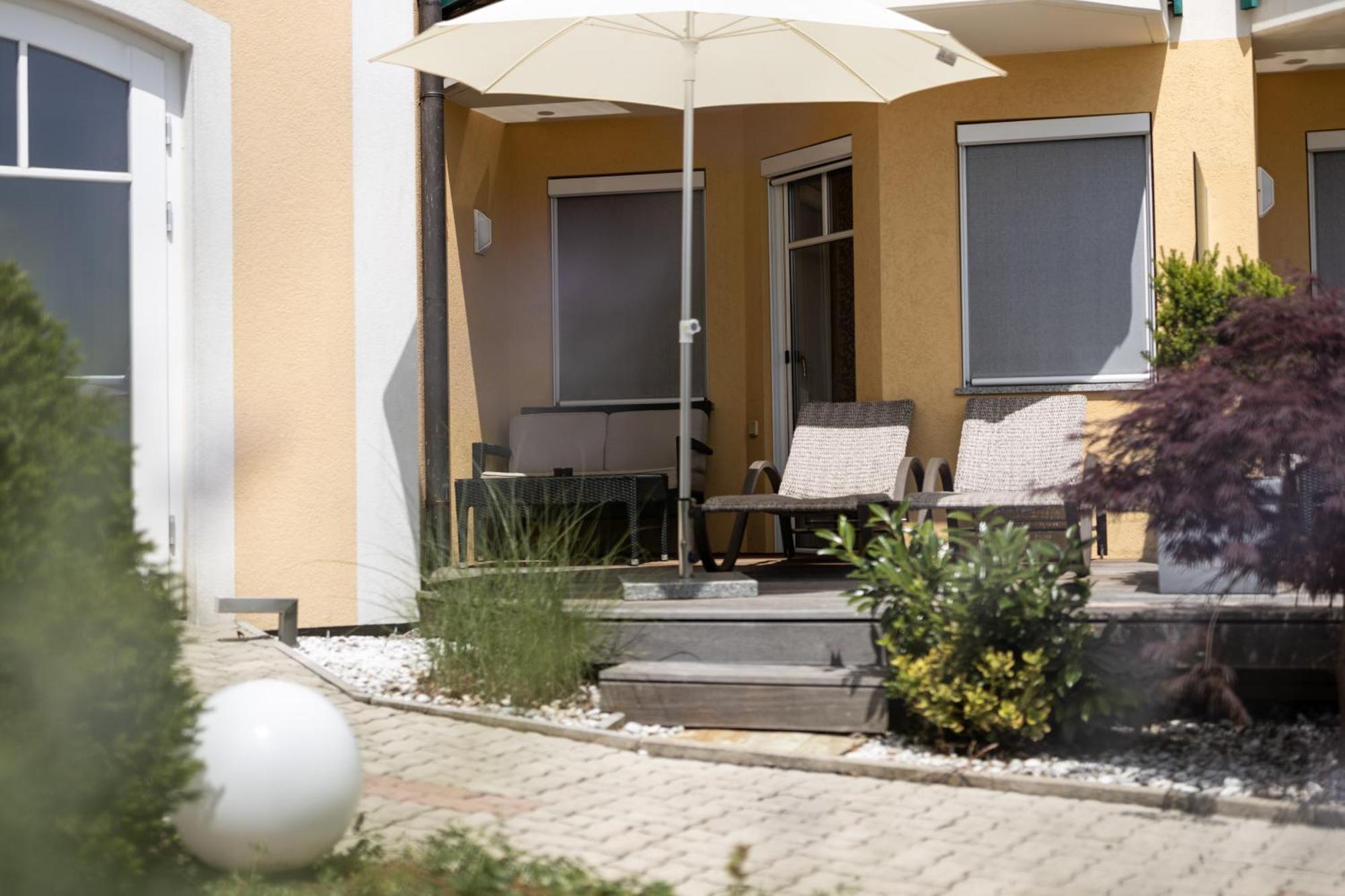 Maiers Kuschelhotel Loipersdorf Deluxe - Adults Only Loipersdorf bei Fuerstenfeld Bagian luar foto