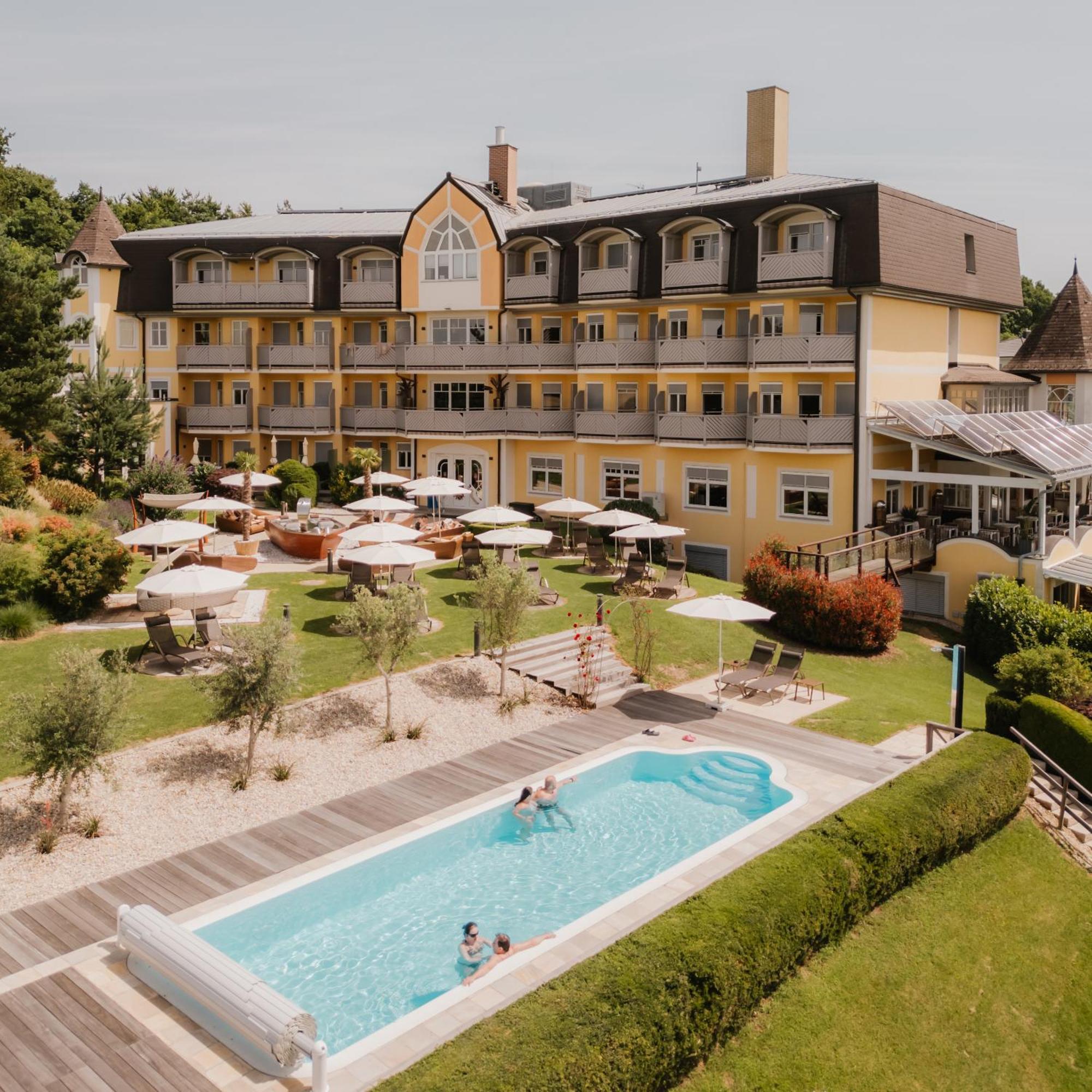 Maiers Kuschelhotel Loipersdorf Deluxe - Adults Only Loipersdorf bei Fuerstenfeld Bagian luar foto